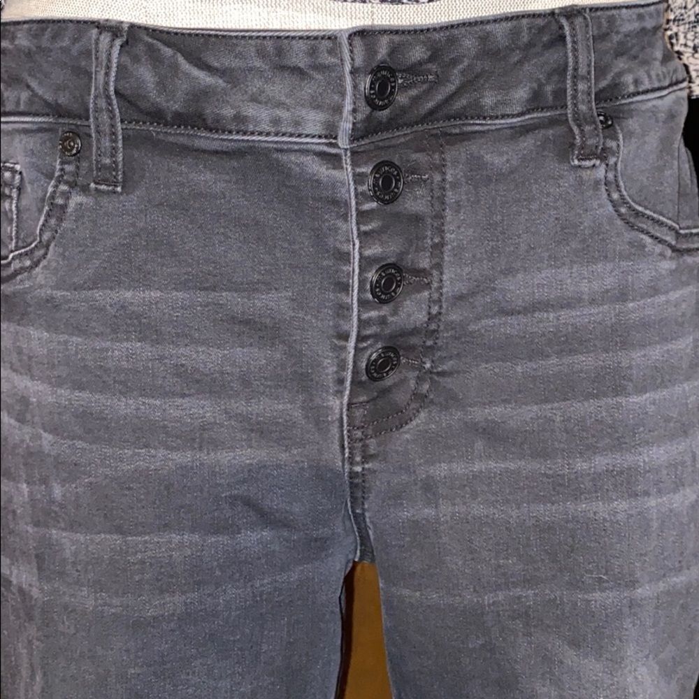 Women’s raw hem jegging